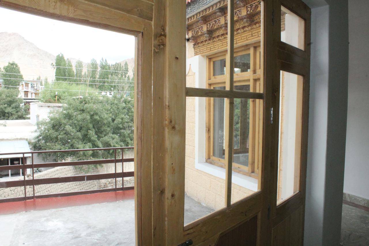 Hotel Kasdar Ladakh Лех Екстериор снимка